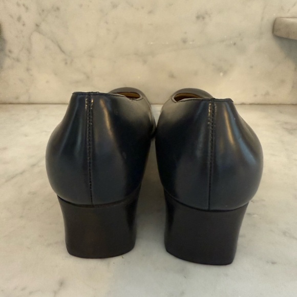 Nine West Classic Navy Leather Low-Heel Pumps - Women Size 8 - Picture 4 of 6